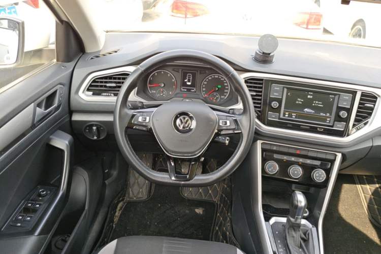 Used Volkswagen T-ROC 2019 230TSI DSG Two-Wheel-Drive Advanced Version China VI Standard Steering Wheel