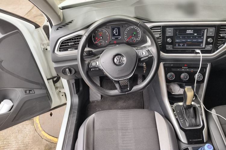 Used Volkswagen T-ROC 2019 230TSI DSG Two-Wheel-Drive Advanced Version China VI Standard Steering Wheel