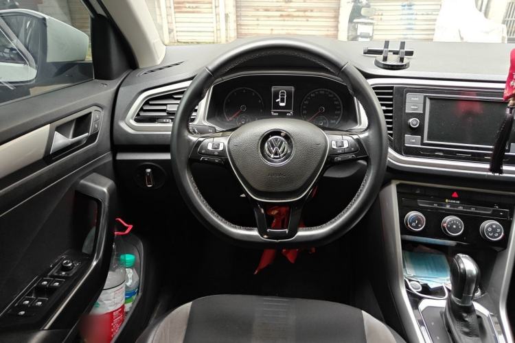 Used Volkswagen T-ROC 2019 230TSI DSG Two-Wheel-Drive Advanced Version China VI Standard Steering Wheel