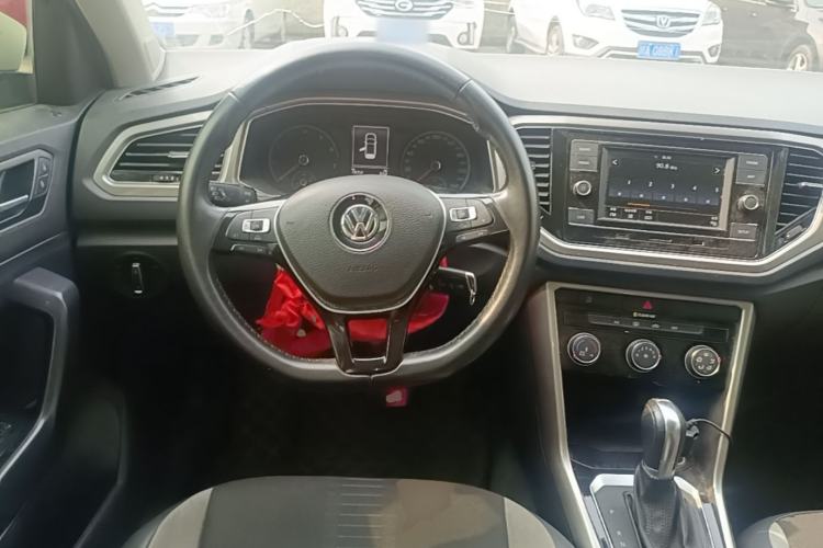 Used Volkswagen T-ROC 2019 280TSI DSG Two-Wheel Drive Advanced Version China VI Standard Steering Wheel