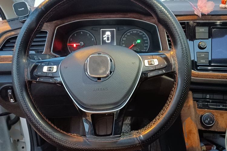 Used Volkswagen T-ROC 2019 280TSI DSG Two-Wheel Drive Comfort Version China VI Standard Steering Wheel