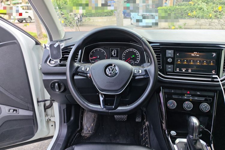 Used Volkswagen T-ROC 2019 280TSI DSG Two-Wheel Drive Comfort Version China VI Standard Steering Wheel
