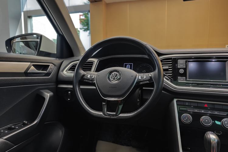Used Volkswagen T-ROC 2019 230TSI DSG Two-Wheel-Drive Advanced Version China VI Standard Steering Wheel