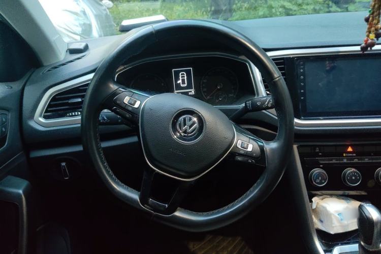 Used Volkswagen T-ROC 2019 230TSI DSG Two-Wheel-Drive Advanced Version China VI Standard Steering Wheel