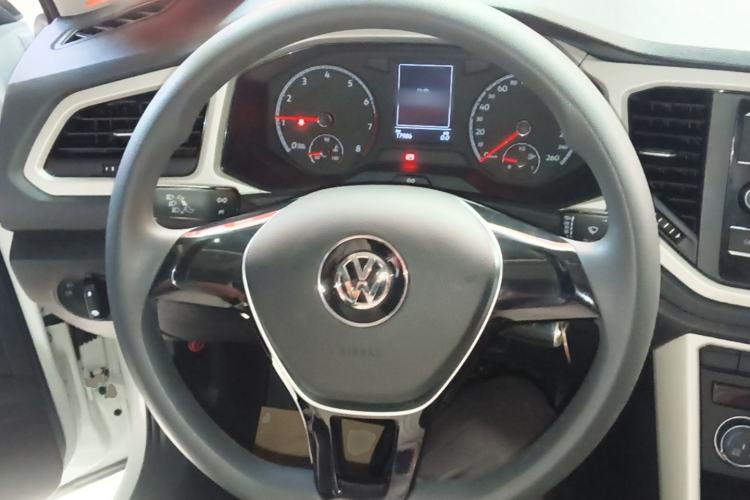 Used Volkswagen T-ROC 2019 230TSI DSG Two-Wheel Drive Fashion Edition China VI Standard Steering Wheel