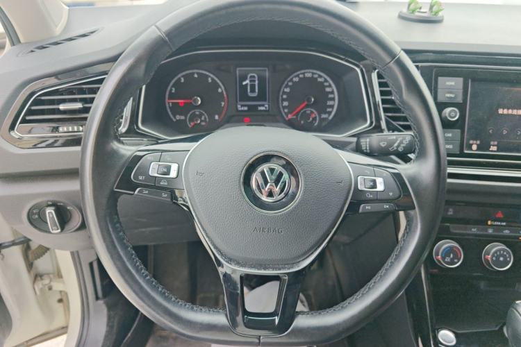 Used Volkswagen T-ROC 2019 280TSI DSG Two-Wheel Drive Comfort Version China VI Standard Steering Wheel