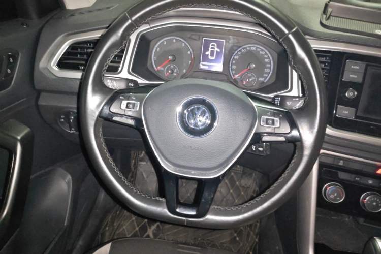 Used Volkswagen T-ROC 2019 280TSI DSG Two-Wheel Drive Advanced Version China VI Standard Steering Wheel