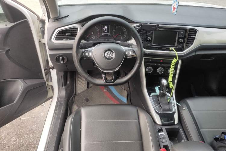 Used Volkswagen T-ROC 2019 230TSI DSG Two-Wheel Drive Advanced Version China V Standard Steering Wheel