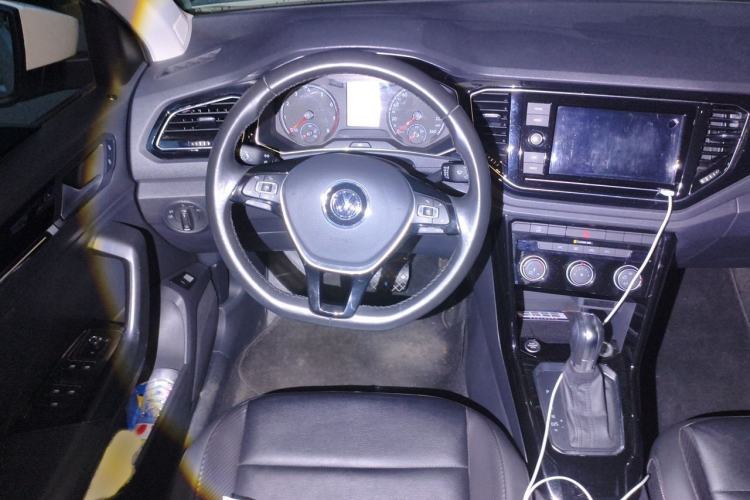 Used Volkswagen T-ROC 2019 280TSI DSG Two-Wheel Drive Comfort Version China VI Standard Steering Wheel
