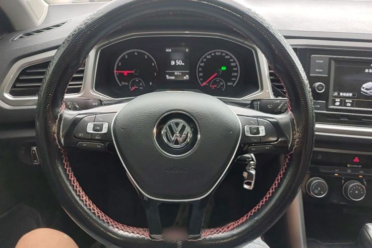 Used Volkswagen T-ROC 2019 230TSI DSG Two-Wheel-Drive Advanced Version China VI Standard Steering Wheel
