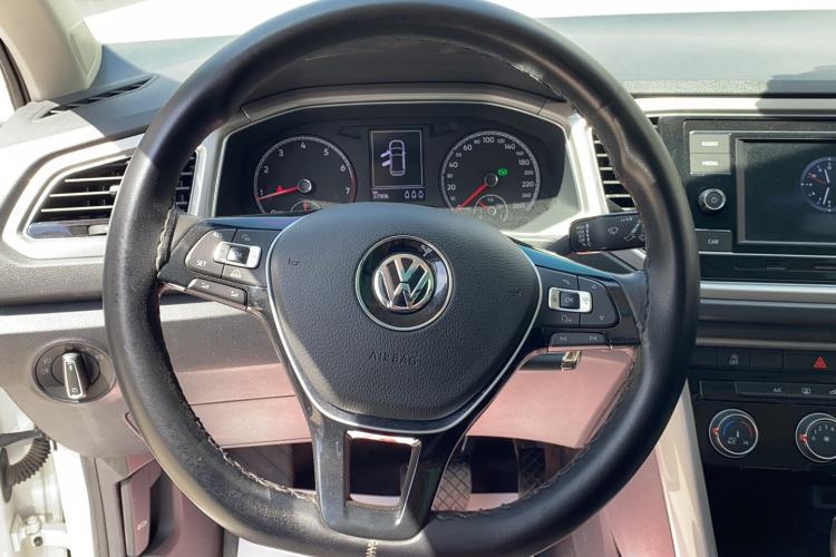 Used Volkswagen T-ROC 2019 280TSI DSG Two-Wheel Drive Advanced Version China VI Standard Steering Wheel