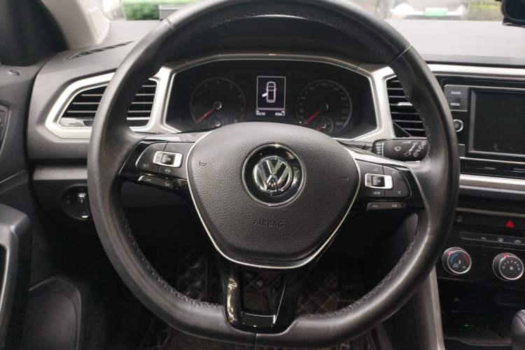 Used Volkswagen T-ROC 2019 230TSI DSG Two-Wheel-Drive Advanced Version China VI Standard Steering Wheel