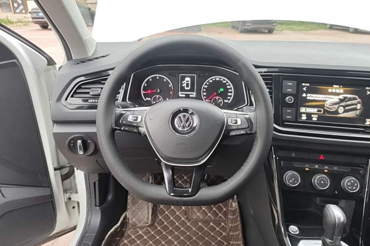 Used Volkswagen T-ROC 2019 280TSI DSG Four-Wheel Drive Comfort Version China V Emission Standard Steering Wheel