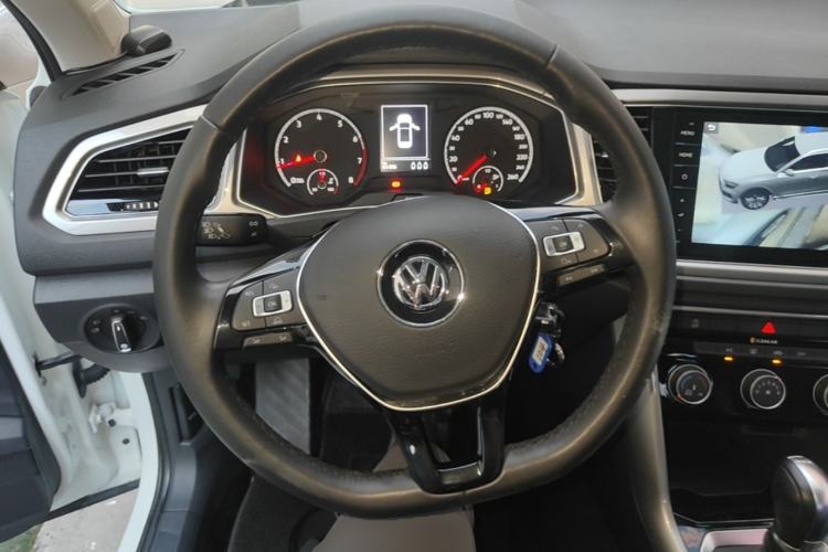 Used Volkswagen T-ROC 2019 230TSI DSG Two-Wheel-Drive Advanced Version China VI Standard Steering Wheel