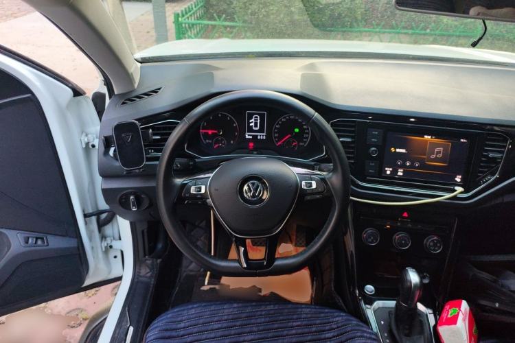 Used Volkswagen T-ROC 2019 280TSI DSG Two-Wheel Drive Comfort Version China VI Standard Steering Wheel