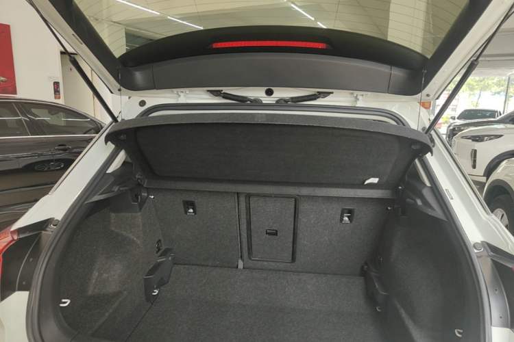 Used Volkswagen T-ROC 2019 230TSI DSG Two-Wheel-Drive Advanced Version China VI Standard Trunk