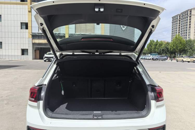 Used Volkswagen T-ROC 2019 280TSI DSG Two-Wheel Drive Comfort Version China VI Standard Trunk