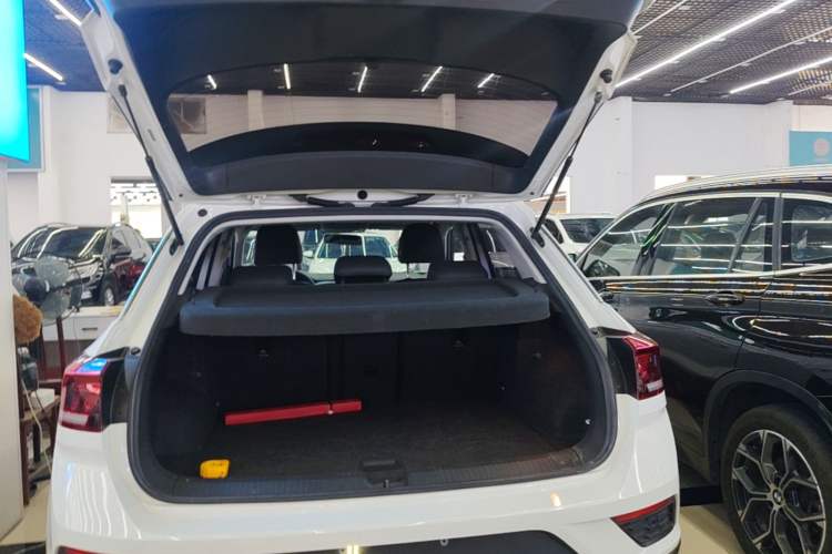 Used Volkswagen T-ROC 2019 230TSI DSG Two-Wheel-Drive Advanced Version China VI Standard Trunk