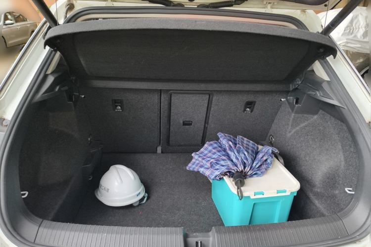 Used Volkswagen T-ROC 2019 230TSI DSG Two-Wheel-Drive Advanced Version China VI Standard Trunk