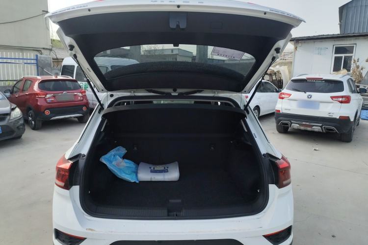 Used Volkswagen T-ROC 2019 230TSI DSG Two-Wheel Drive Fashion Edition China VI Standard Trunk