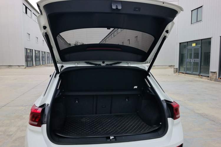 Used Volkswagen T-ROC 2019 280TSI DSG Two-Wheel Drive Comfort Version China VI Standard Trunk