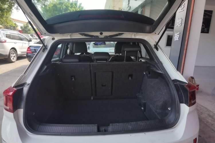 Used Volkswagen T-ROC 2019 280TSI DSG Two-Wheel Drive R-Line Pro Trunk