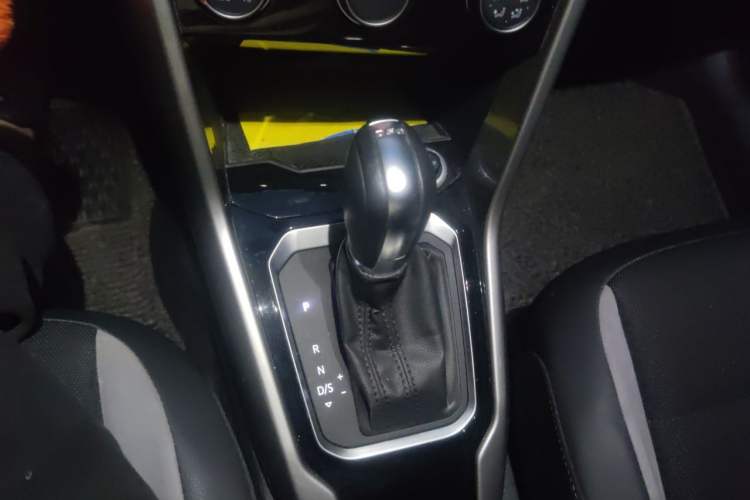 Used Volkswagen T-ROC 2019 230TSI DSG Two-Wheel-Drive Advanced Version China VI Standard Vehicle Key