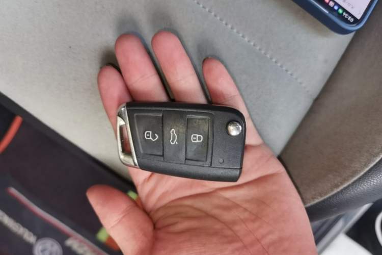 Used Volkswagen T-ROC 2019 280TSI DSG Two-Wheel Drive R-Line Pro Vehicle Key