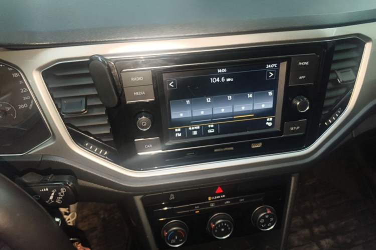 Used Volkswagen T-ROC 2019 230TSI DSG Two-Wheel-Drive Advanced Version China VI Standard Audio And AC Panel