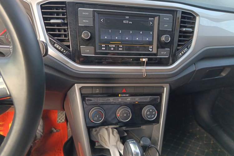 Used Volkswagen T-ROC 2019 230TSI DSG Two-Wheel-Drive Advanced Version China VI Standard Audio And AC Panel
