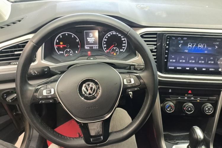 Used Volkswagen T-ROC 2019 230TSI DSG Two-Wheel-Drive Advanced Version China VI Standard Center Console