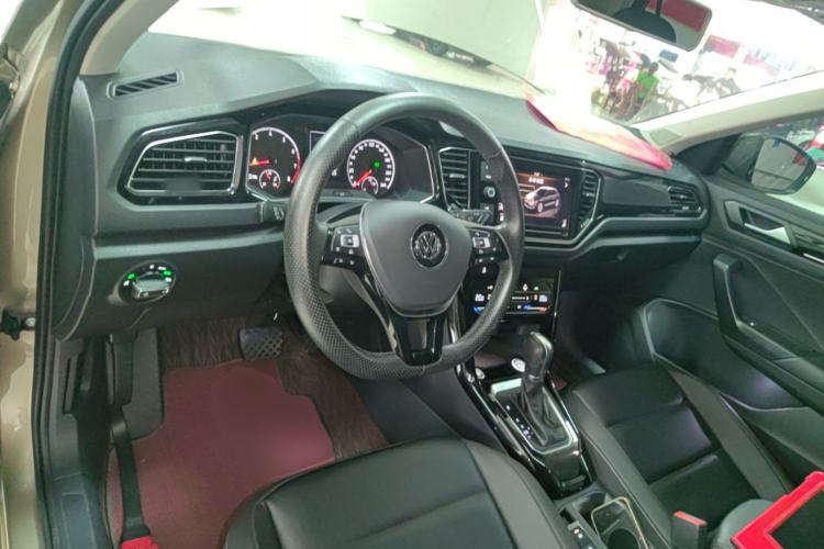 Used Volkswagen T-ROC 2019 280TSI DSG Two-Wheel Drive Comfort Version China VI Standard Center Console