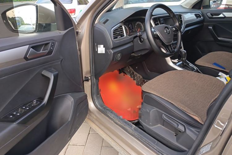 Used Volkswagen T-ROC 2019 230TSI DSG Two-Wheel-Drive Advanced Version China VI Standard Driver Seat