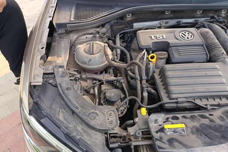 Used Volkswagen T-ROC 2019 230TSI DSG Two-Wheel-Drive Advanced Version China VI Standard Engine Bay Right