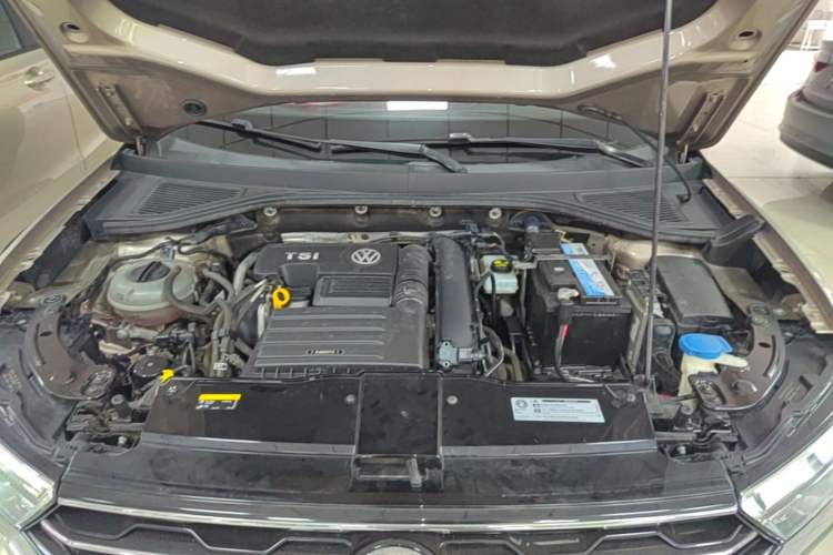 Used Volkswagen T-ROC 2019 280TSI DSG Two-Wheel Drive Comfort Version China VI Standard Engine Bay