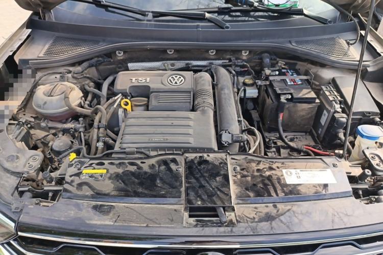 Used Volkswagen T-ROC 2019 230TSI DSG Two-Wheel-Drive Advanced Version China VI Standard Engine Bay