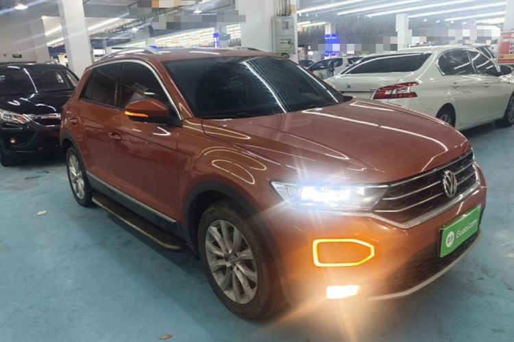 Used Volkswagen T-ROC 2019 230TSI DSG Two-Wheel-Drive Advanced Version China VI Standard Front Right 45 Deg