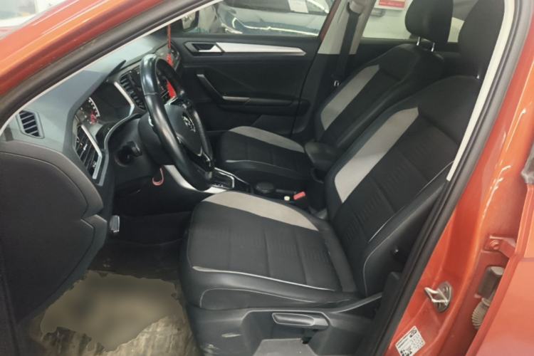 Used Volkswagen T-ROC 2019 230TSI DSG Two-Wheel-Drive Advanced Version China VI Standard Left Front Seat