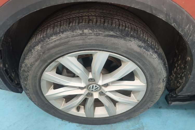 Used Volkswagen T-ROC 2019 230TSI DSG Two-Wheel-Drive Advanced Version China VI Standard Left Front Wheel Hub