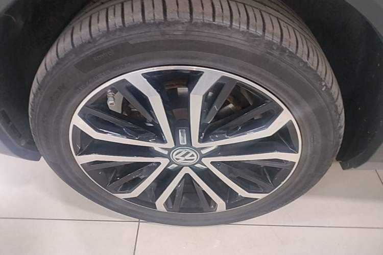 Used Volkswagen T-ROC 2019 280TSI DSG Two-Wheel Drive Comfort Version China VI Standard Left Front Wheel Hub