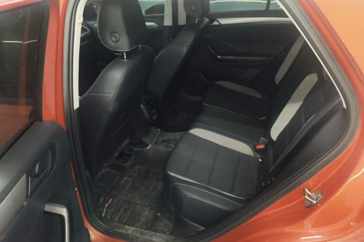 Used Volkswagen T-ROC 2019 230TSI DSG Two-Wheel-Drive Advanced Version China VI Standard Left Rear Seat