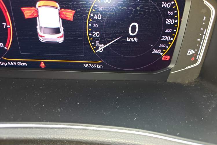 Used Volkswagen T-ROC 2019 280TSI DSG Two-Wheel Drive Comfort Version China VI Standard Odometer Close Up
