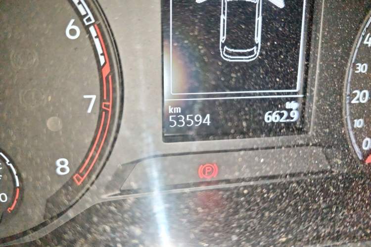 Used Volkswagen T-ROC 2019 280TSI DSG Two-Wheel Drive Comfort Version China V Emission Standard Odometer Close Up
