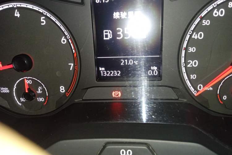 Used Volkswagen T-ROC 2019 280TSI DSG Two-Wheel Drive Comfort Version China VI Standard Odometer Close Up