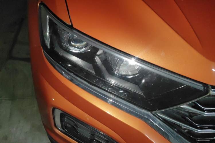 Used Volkswagen T-ROC 2019 230TSI DSG Two-Wheel-Drive Advanced Version China VI Standard Right Front Headlight