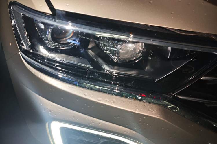 Used Volkswagen T-ROC 2019 280TSI DSG Two-Wheel Drive Comfort Version China VI Standard Right Front Headlight