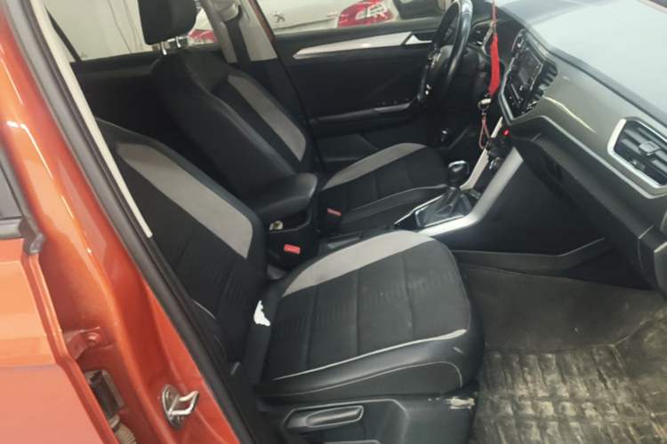 Used Volkswagen T-ROC 2019 230TSI DSG Two-Wheel-Drive Advanced Version China VI Standard Right Front Seat
