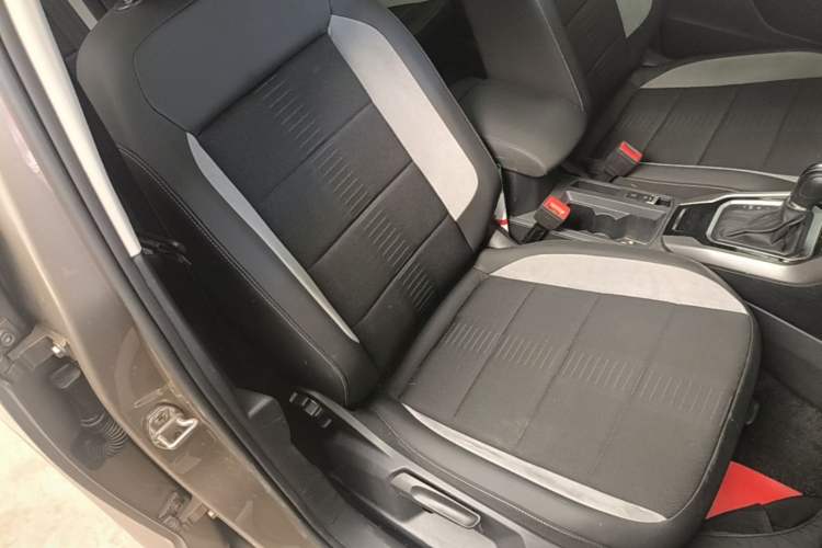 Used Volkswagen T-ROC 2019 230TSI DSG Two-Wheel-Drive Advanced Version China VI Standard Right Front Seat