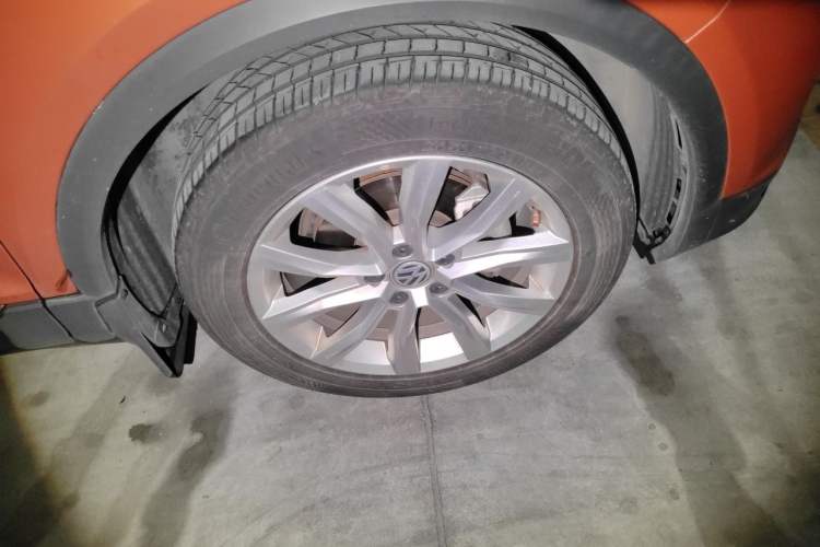 Used Volkswagen T-ROC 2019 230TSI DSG Two-Wheel-Drive Advanced Version China VI Standard Right Front Wheel Hub