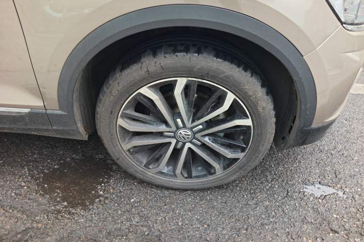 Used Volkswagen T-ROC 2019 280TSI DSG Two-Wheel Drive Comfort Version China VI Standard Right Front Wheel Hub